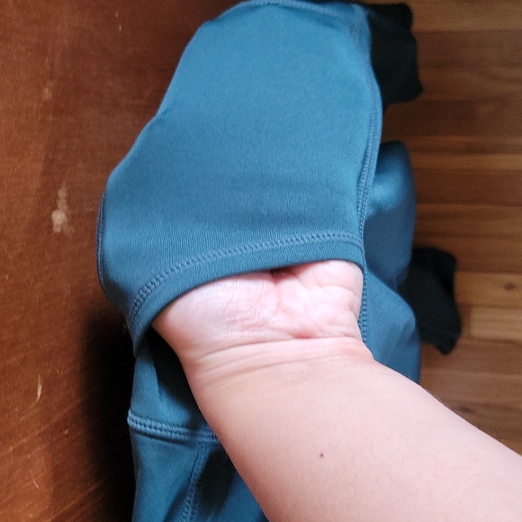 Aeropostale Sport High-rise Capri Leggings- size large Style# WV1818-300-AAA - Picture 4 of 5